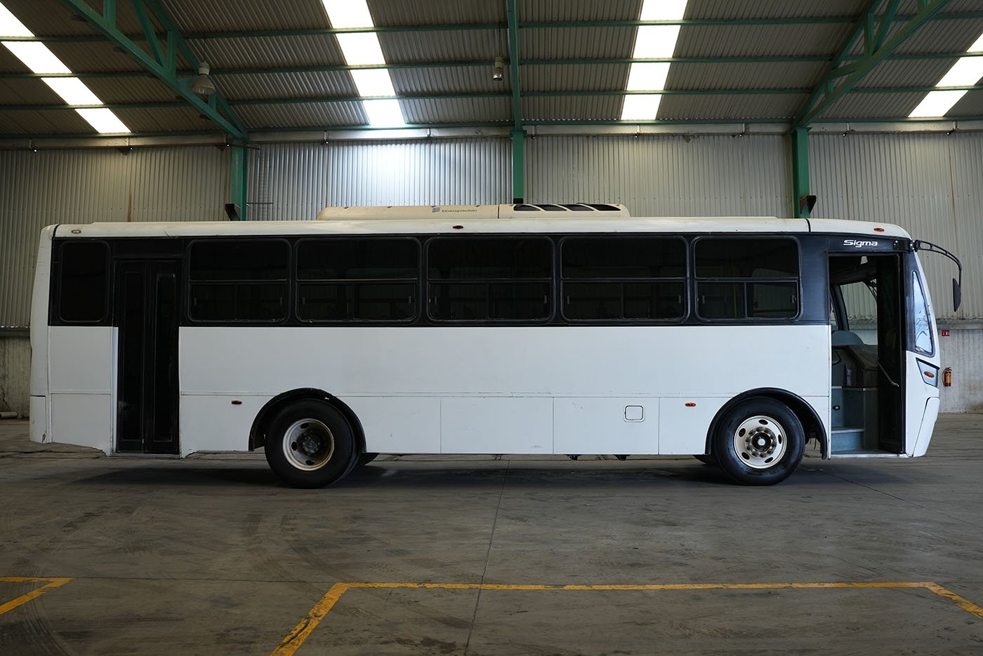 international,4700 FE CON CLIMA CARRIER MOD.AC353 G4.II,2020