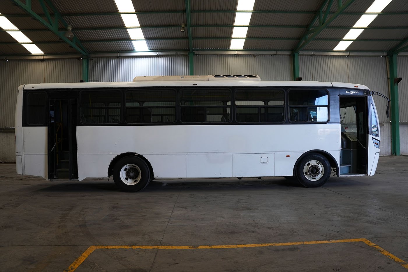 international,4700 FE CON CLIMA CARRIER MOD.AC353 G4.II,2020