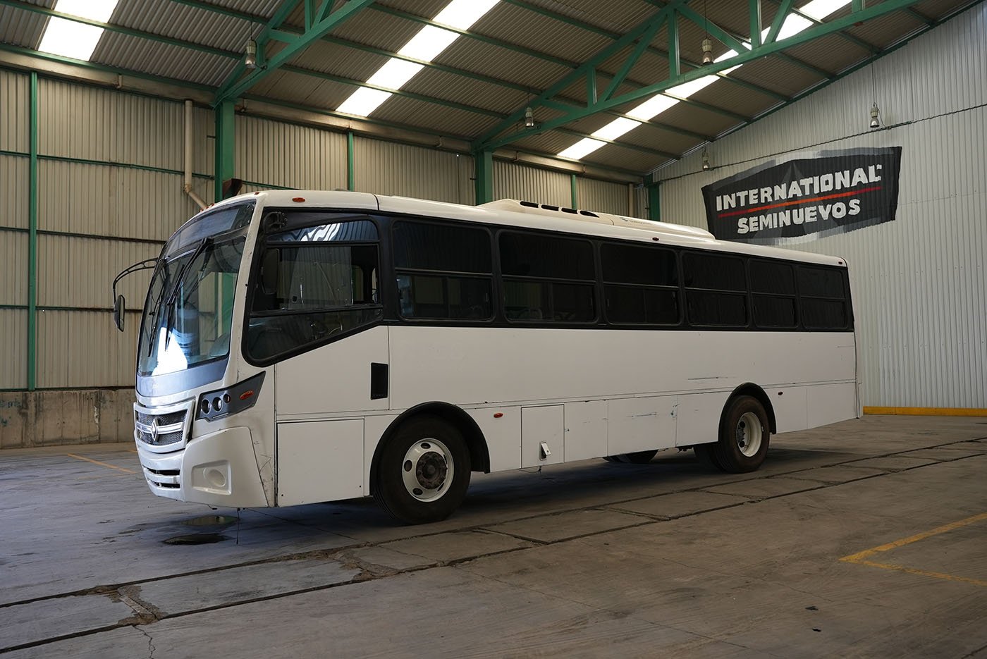 international,4700 FE CON CLIMA CARRIER MOD.AC353 G4.II,2020