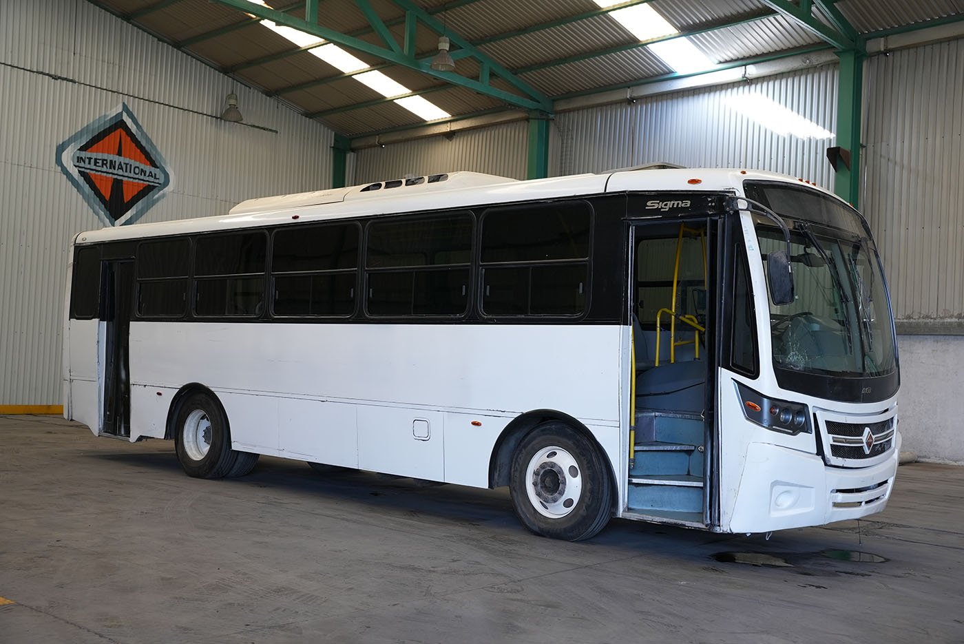 international,4700 FE CON CLIMA CARRIER MOD.AC353 G4.II,2020
