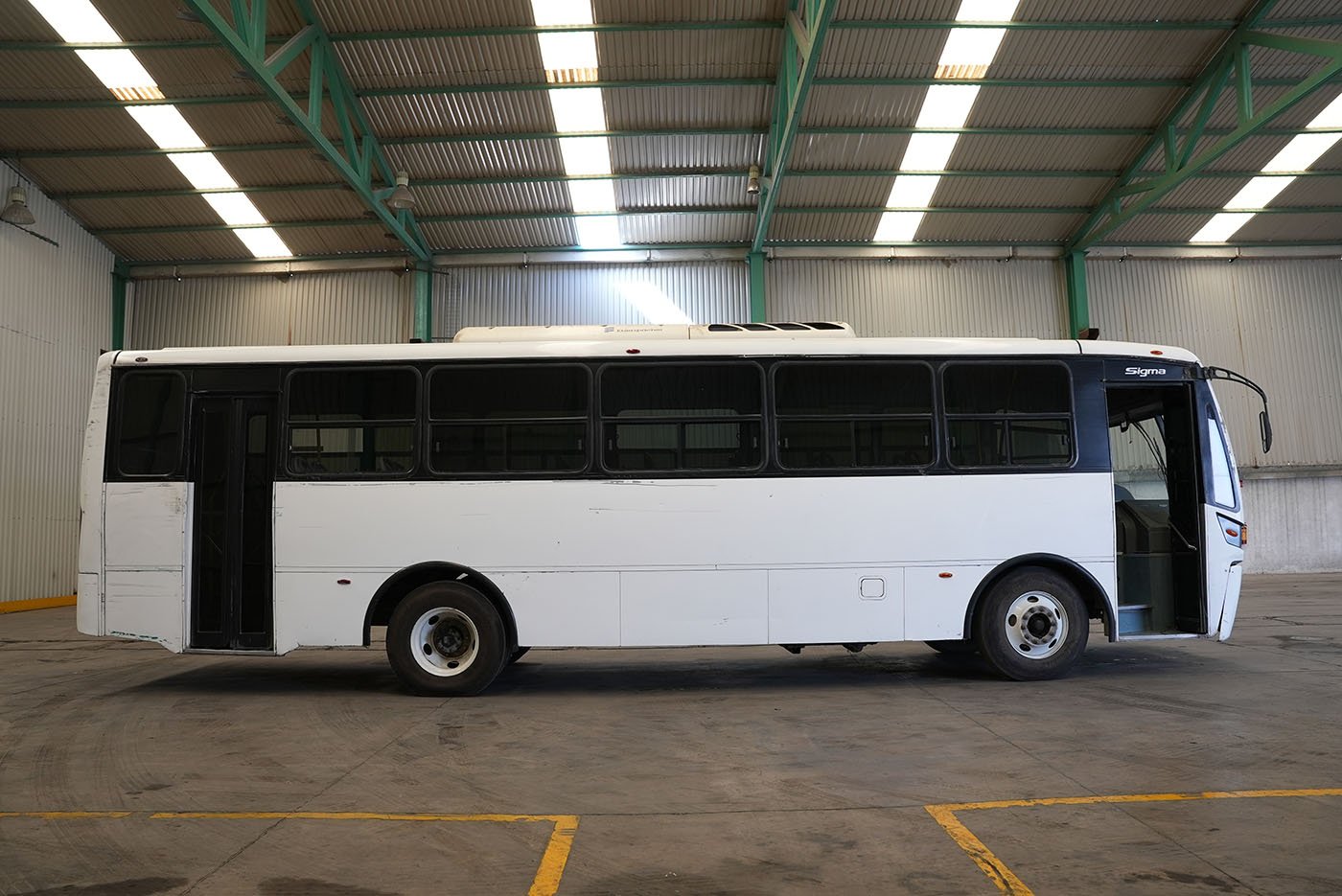 international,4700 FE CON CLIMA CARRIER MOD.AC353 G4.II,2020