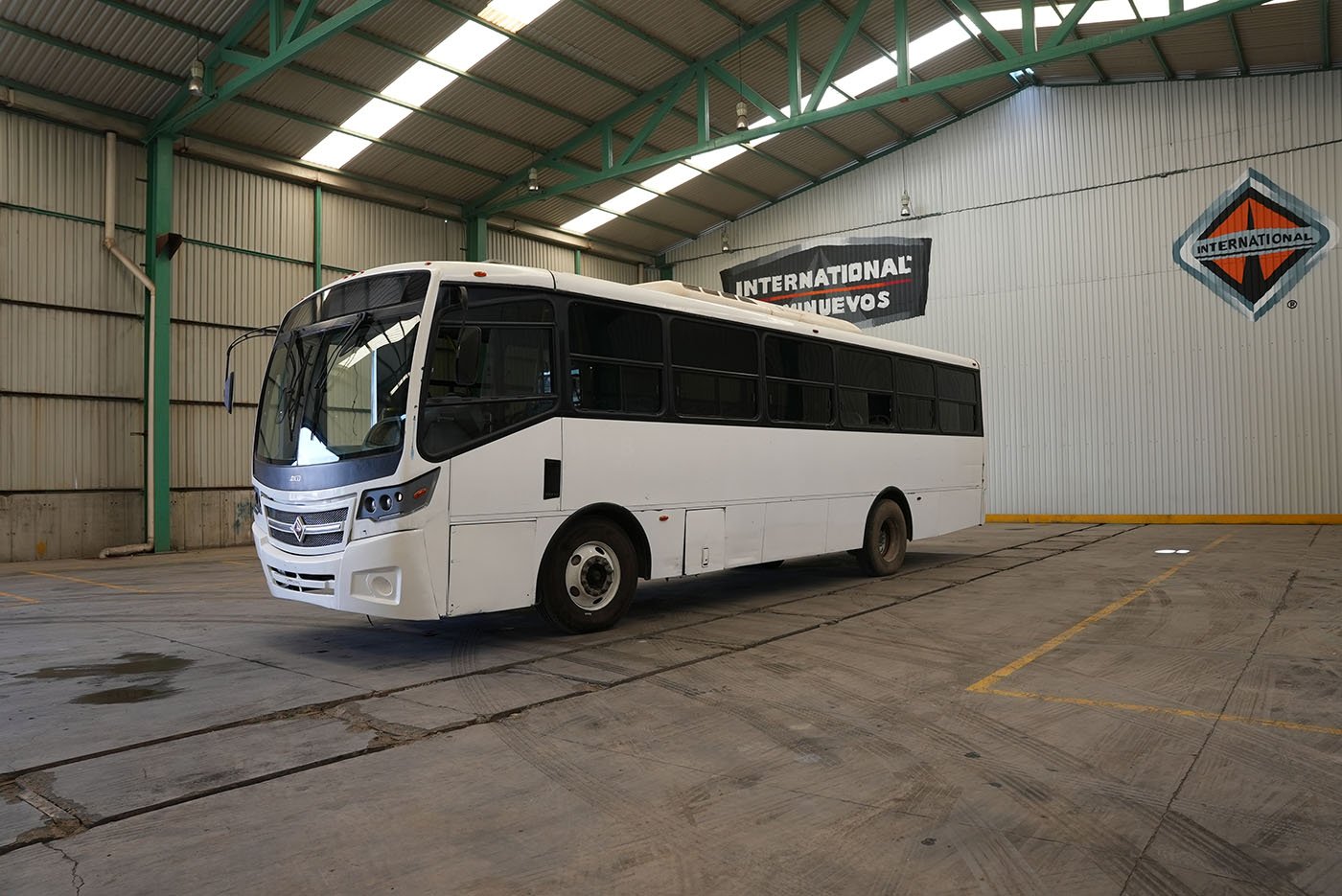 international,4700 FE CON CLIMA CARRIER MOD.AC353 G4.II,2020