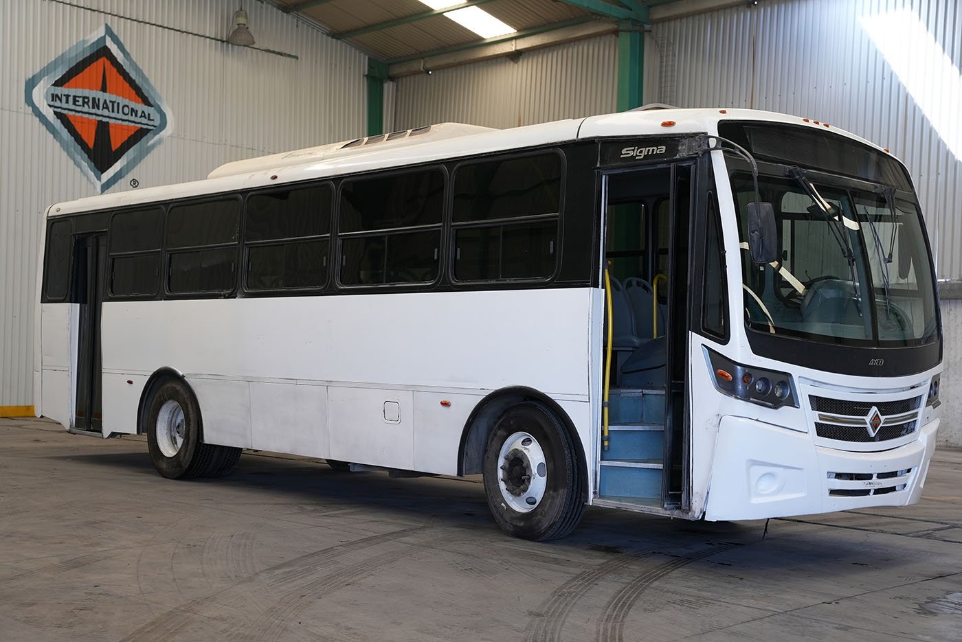 international,4700 FE CON CLIMA CARRIER MOD.AC353 G4.II,2020