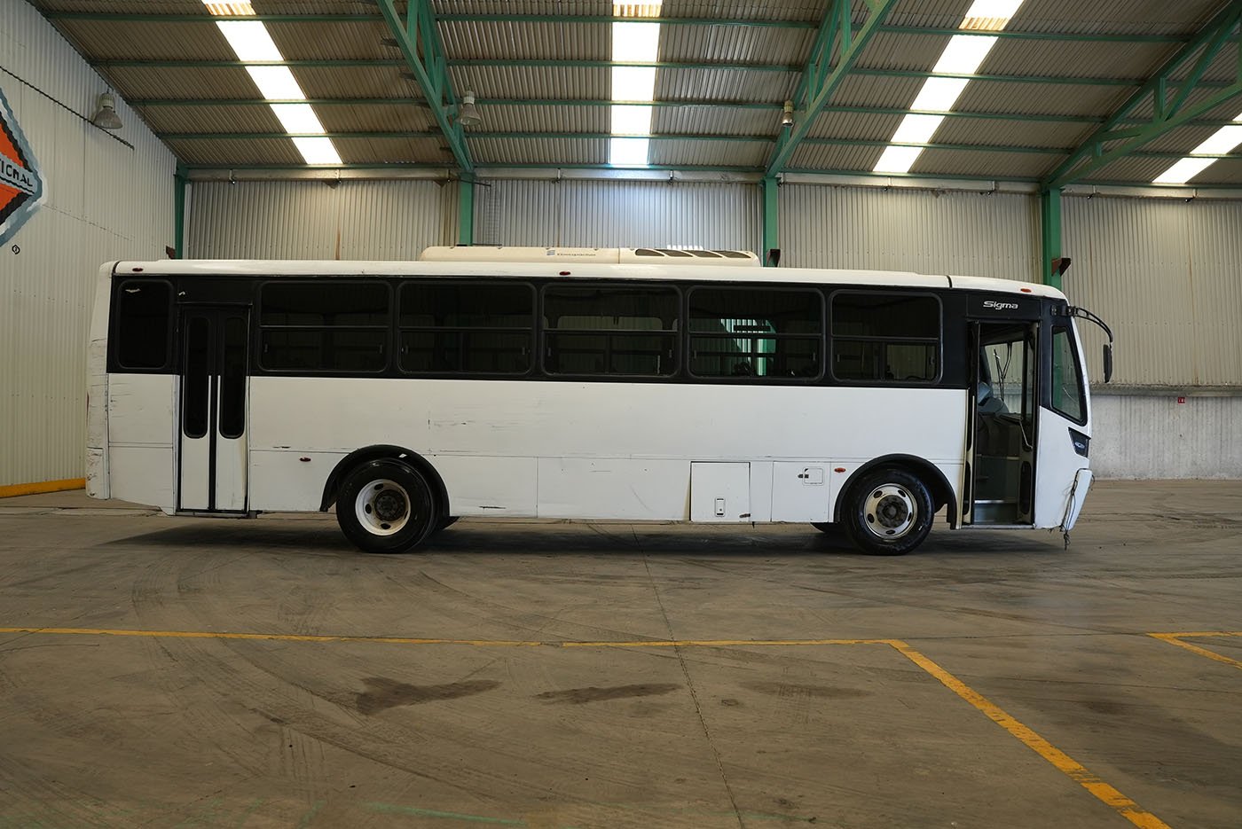 international,4700 FE CON CLIMA CARRIER MOD.AC353 G4.II,2020