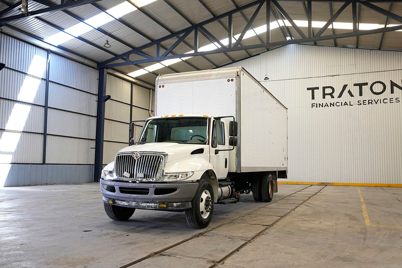 international,4300 225 DURASTAR 6VEL  CON CAJA CARGA SECA  CUADRADA,2019