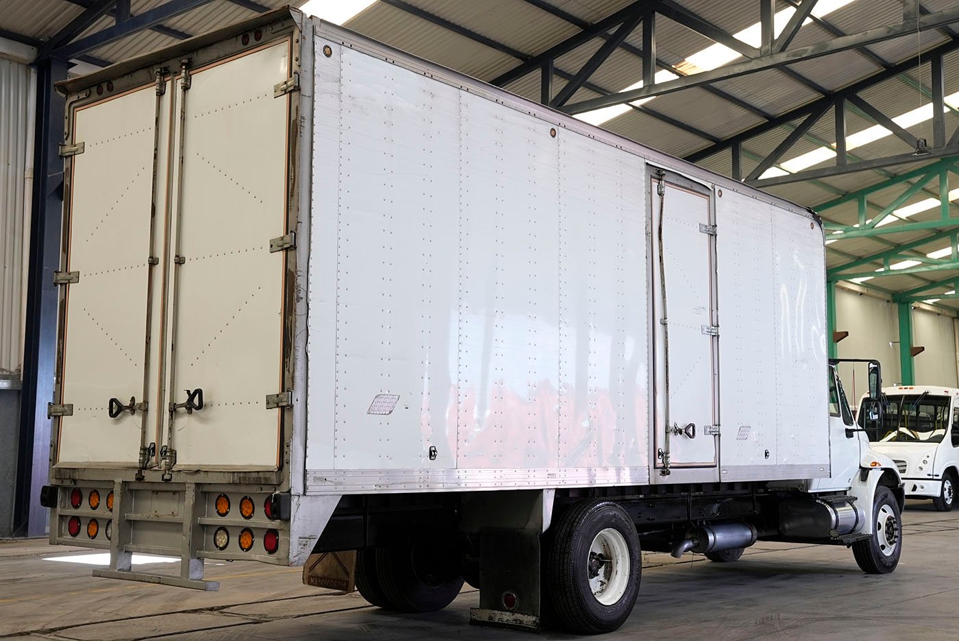 international,4300 225 DURASTAR 6VEL  CON CAJA CARGA SECA  CUADRADA,2019