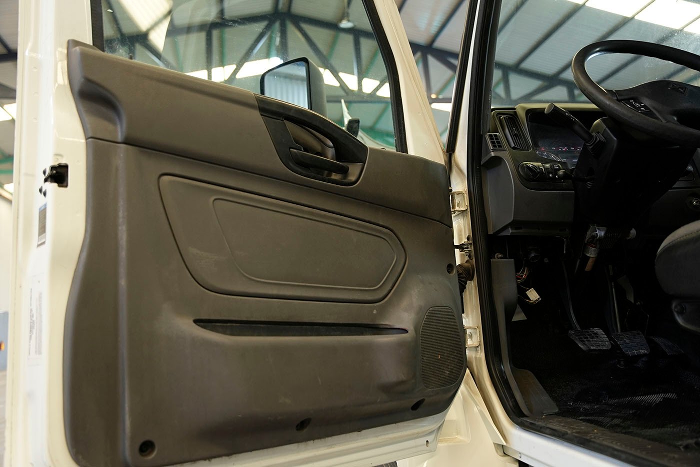 international,MV 250HP ISB 10VEL 52K,2023