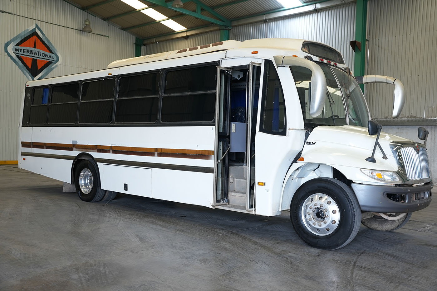 international,MV 4X2 ISB 222HP CON CARROCERIA SOTO MODELO CETUS Y AIRE ACO,2022