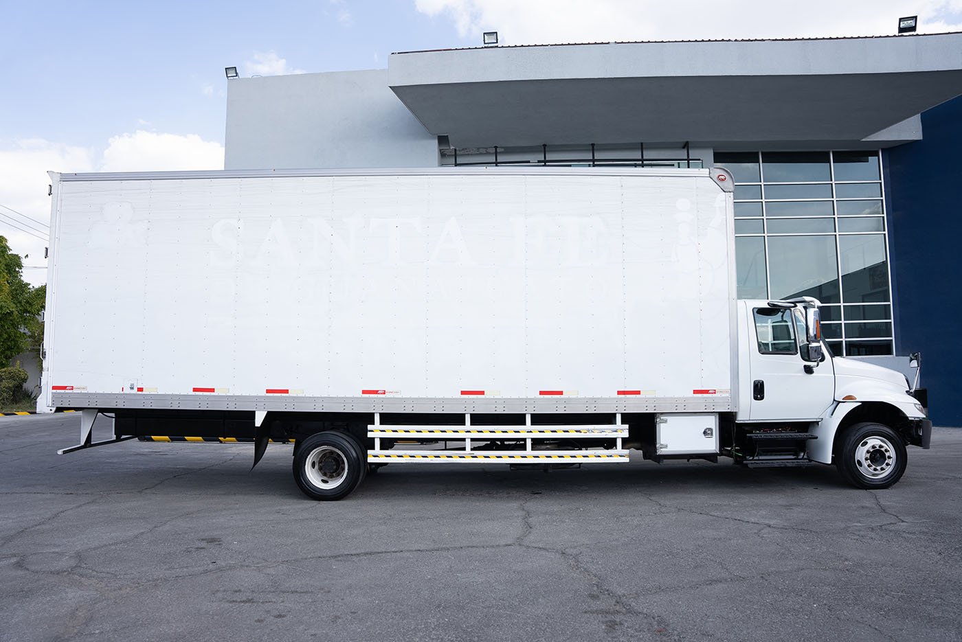 international,DURASTAR 4300 210 25.5K LOW PROFILE INCLUYE CAJA SECA CERRAD,2019