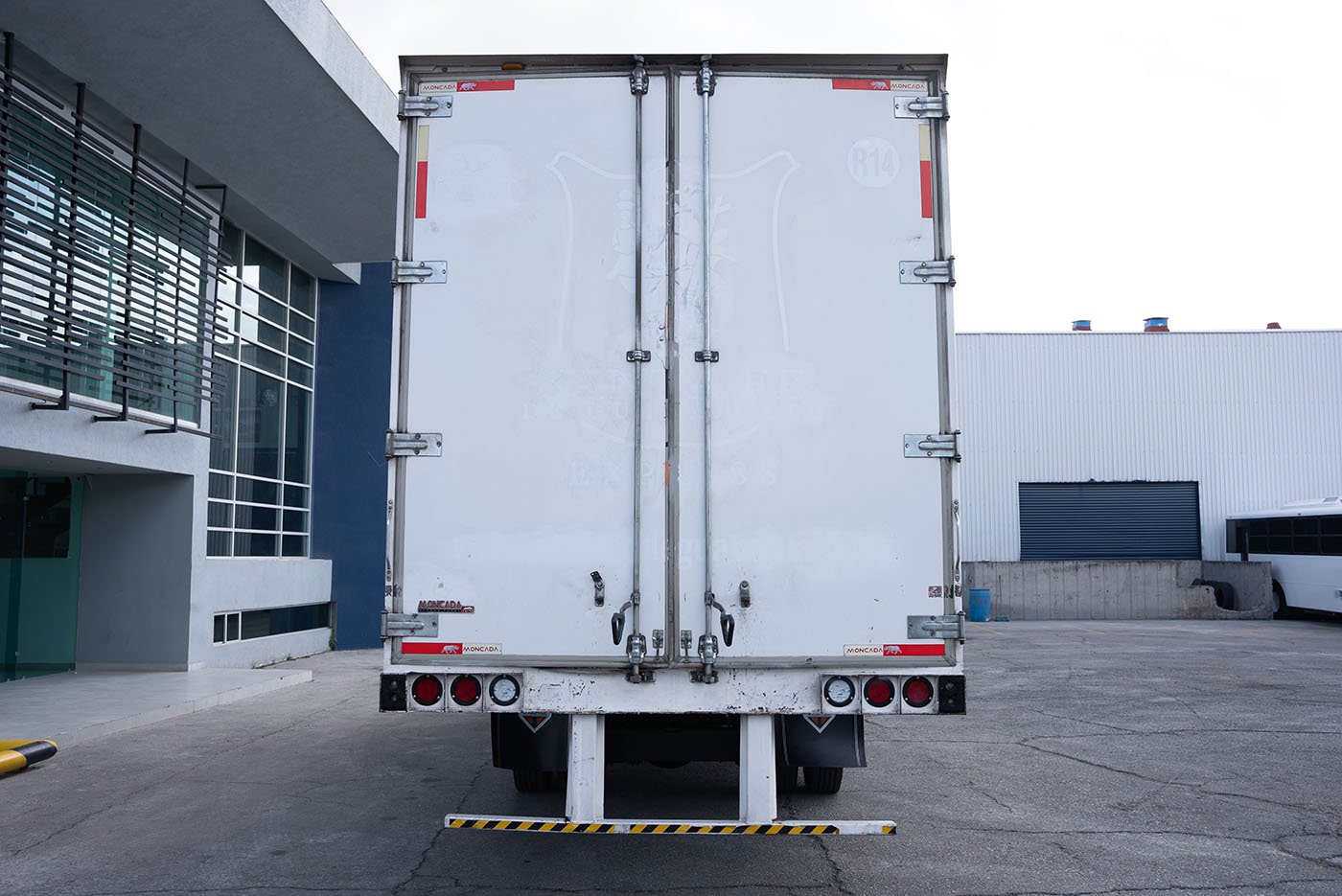 international,DURASTAR 4300 210 25.5K LOW PROFILE INCLUYE CAJA SECA CERRAD,2019