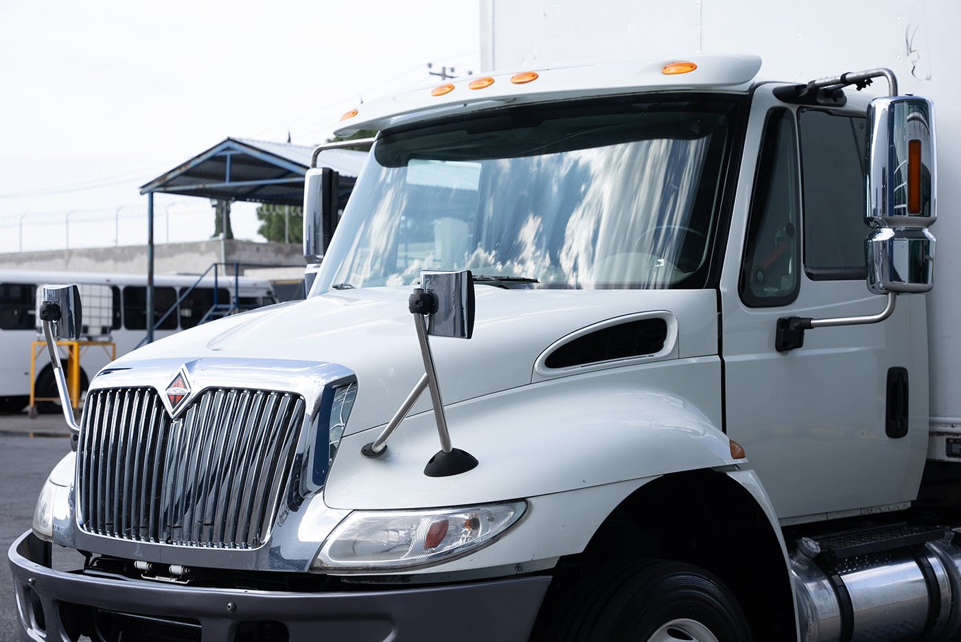 international,DURASTAR 4300 210 25.5K LOW PROFILE INCLUYE CAJA SECA CERRAD,2019