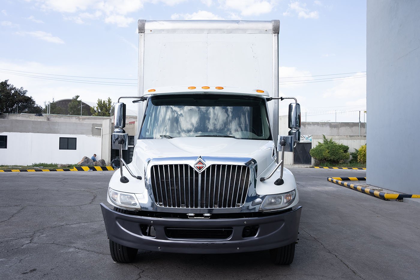 international,DURASTAR 4300 210 25.5K LOW PROFILE INCLUYE CAJA SECA CERRAD,2019