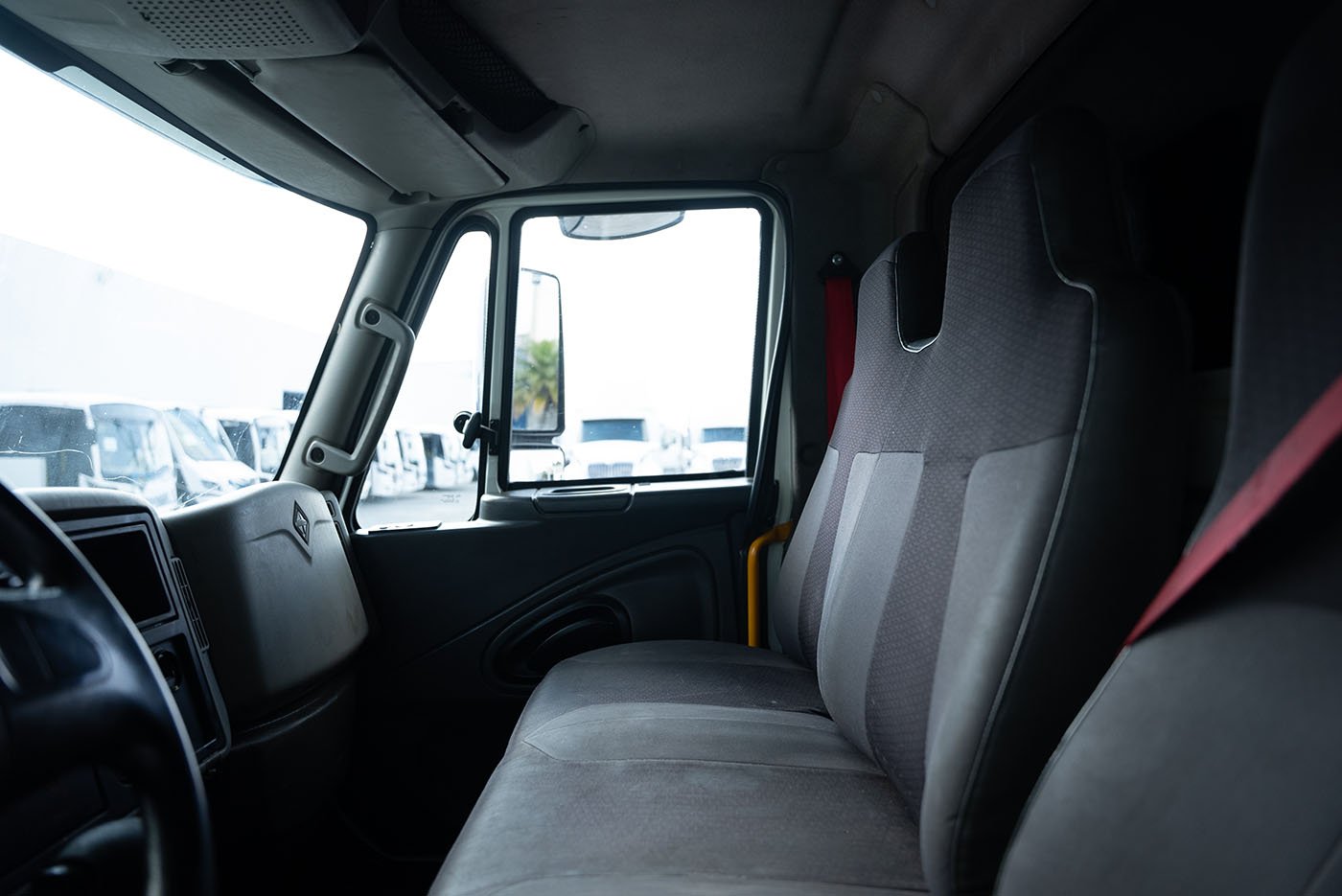 international,DURASTAR 4300 210 25.5K LOW PROFILE INCLUYE CAJA SECA CERRAD,2019