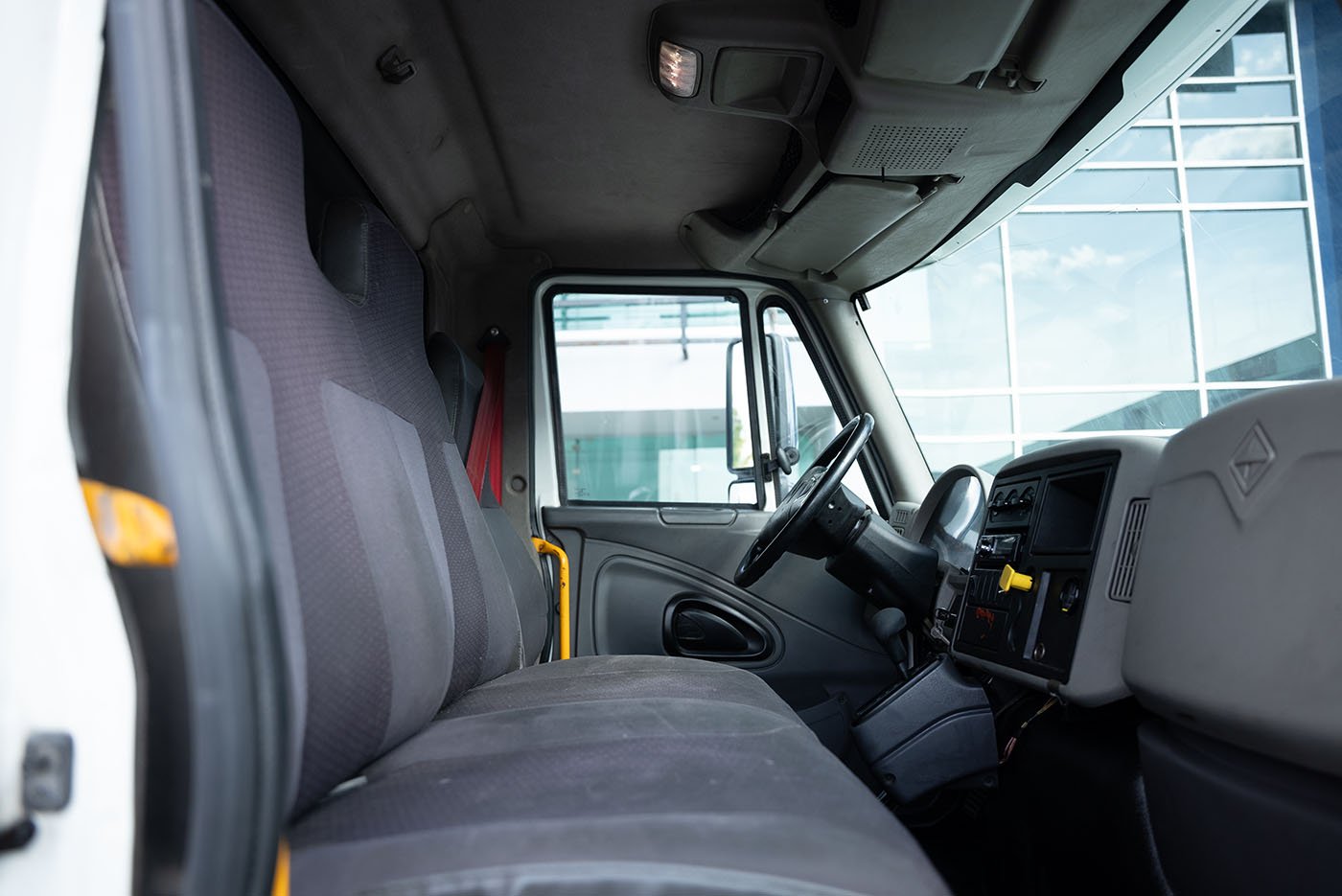 international,DURASTAR 4300 210 25.5K LOW PROFILE INCLUYE CAJA SECA CERRAD,2019