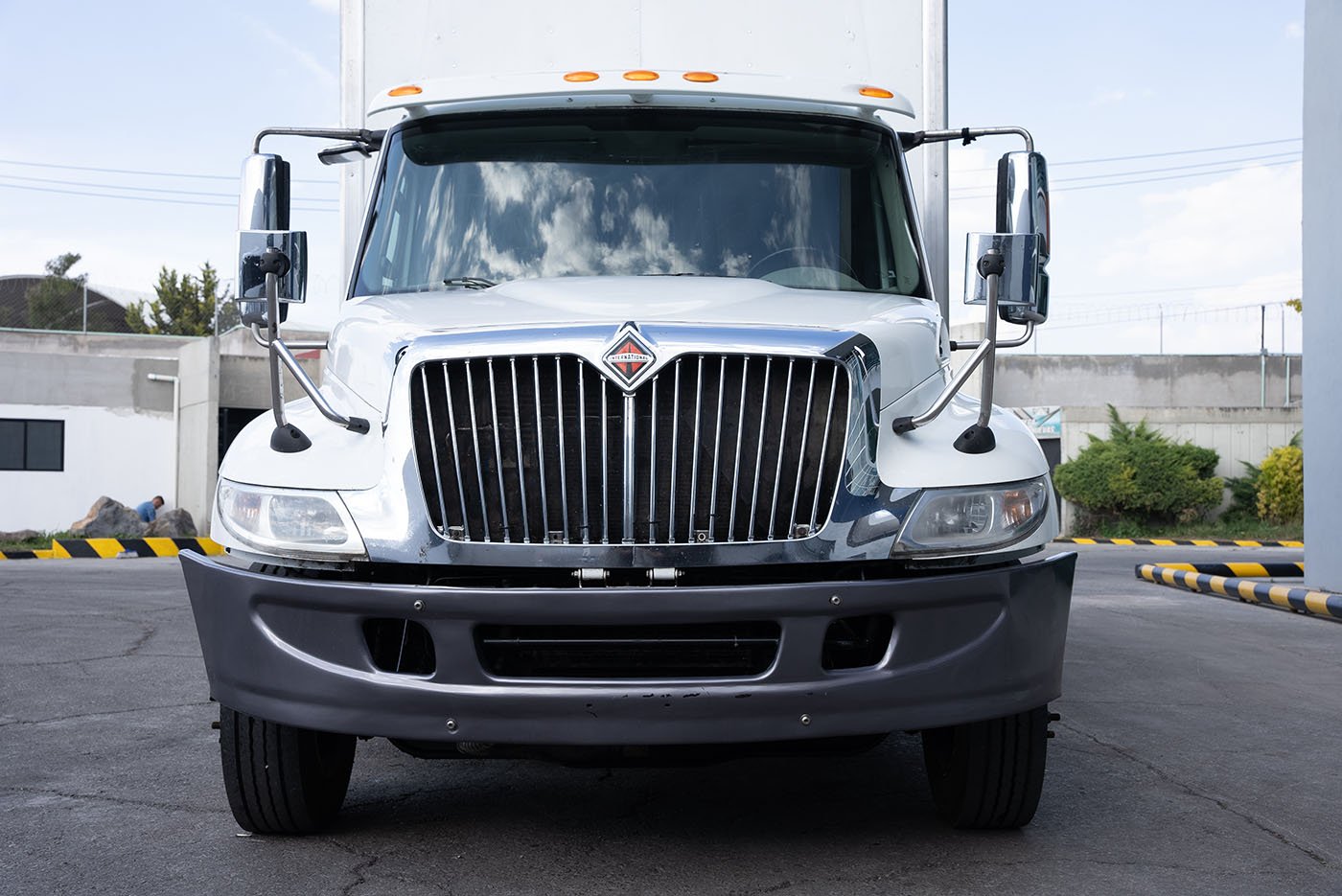international,DURASTAR 4300 210 25.5K LOW PROFILE INCLUYE CAJA SECA CERRAD,2019