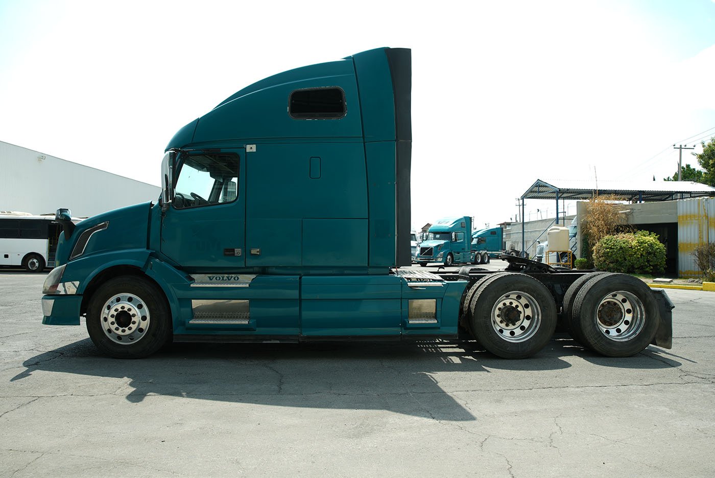 volvo,VNL 64T-670,2015