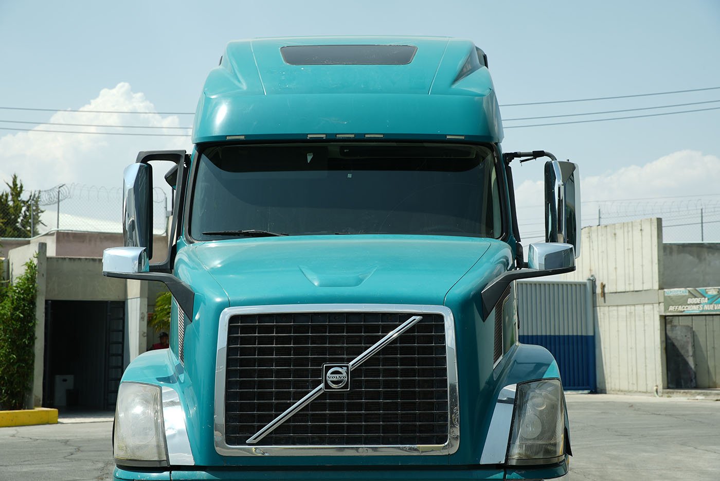 volvo,VNL 64T-670,2015