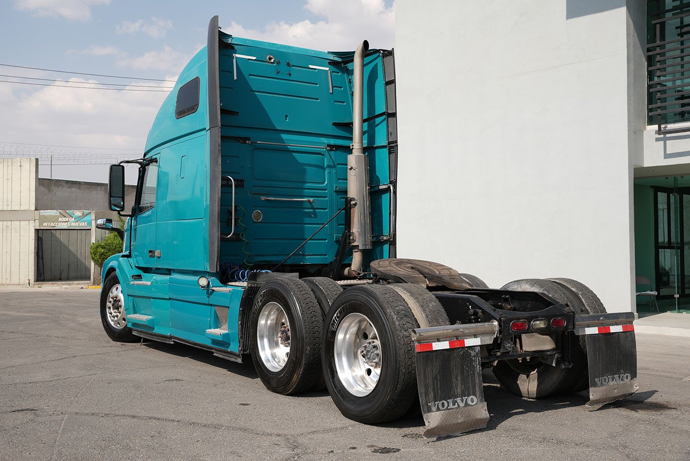 volvo,VNL 64T-670,2015