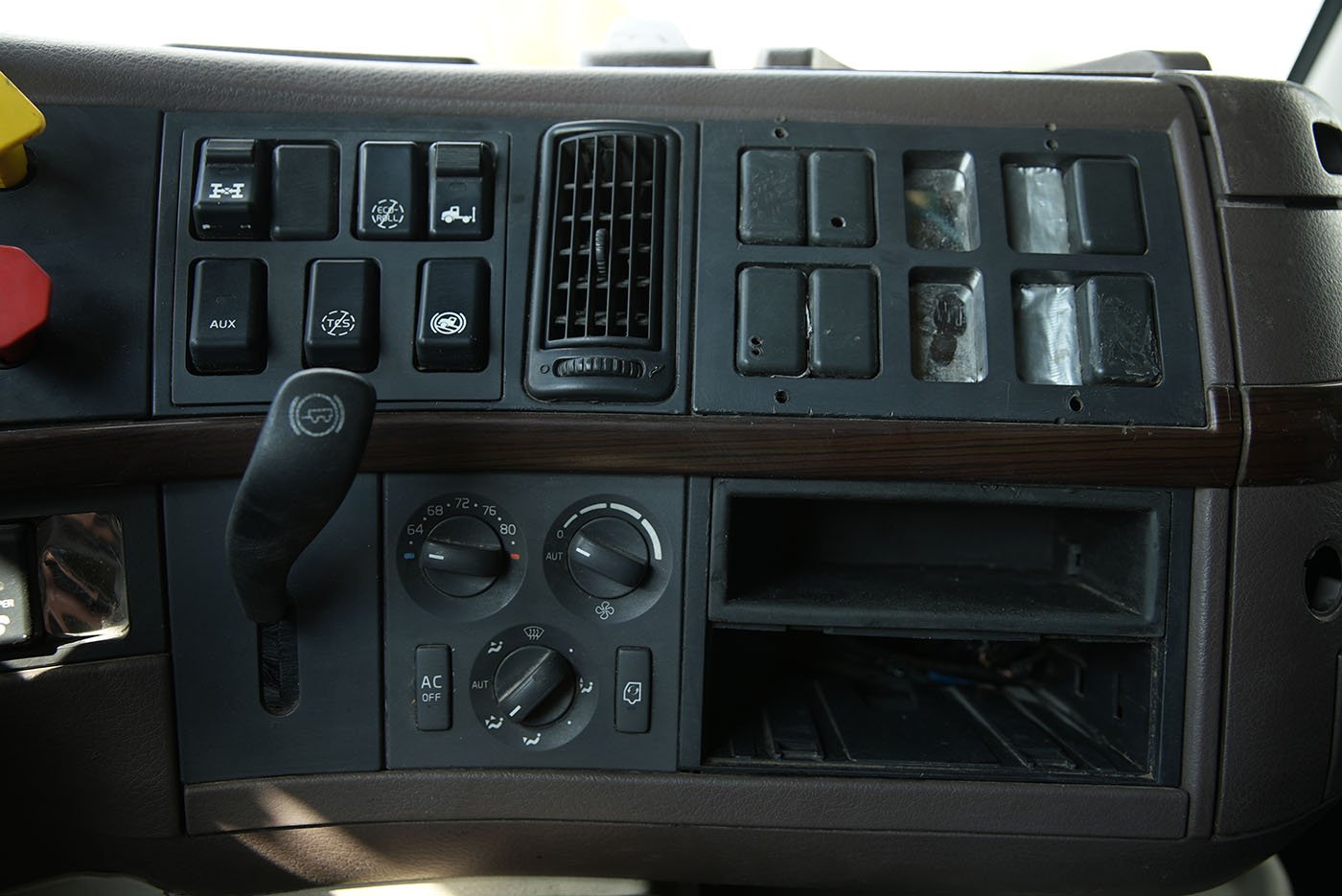 volvo,VNL 64T-670,2015