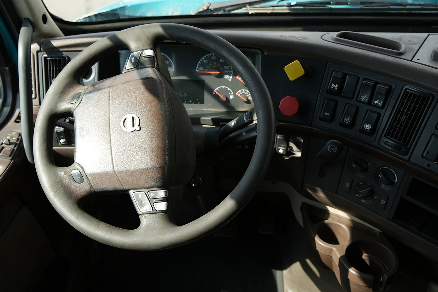volvo,VNL 64T-670,2015