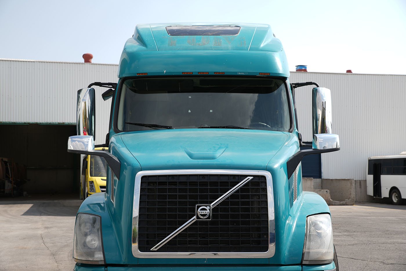 volvo,VNL 64T-670,2015