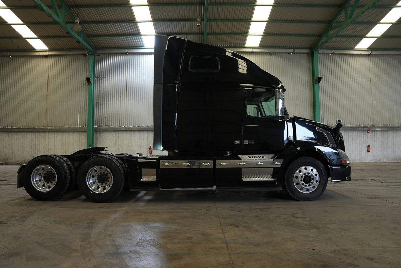 volvo,VNL64T-670,2015