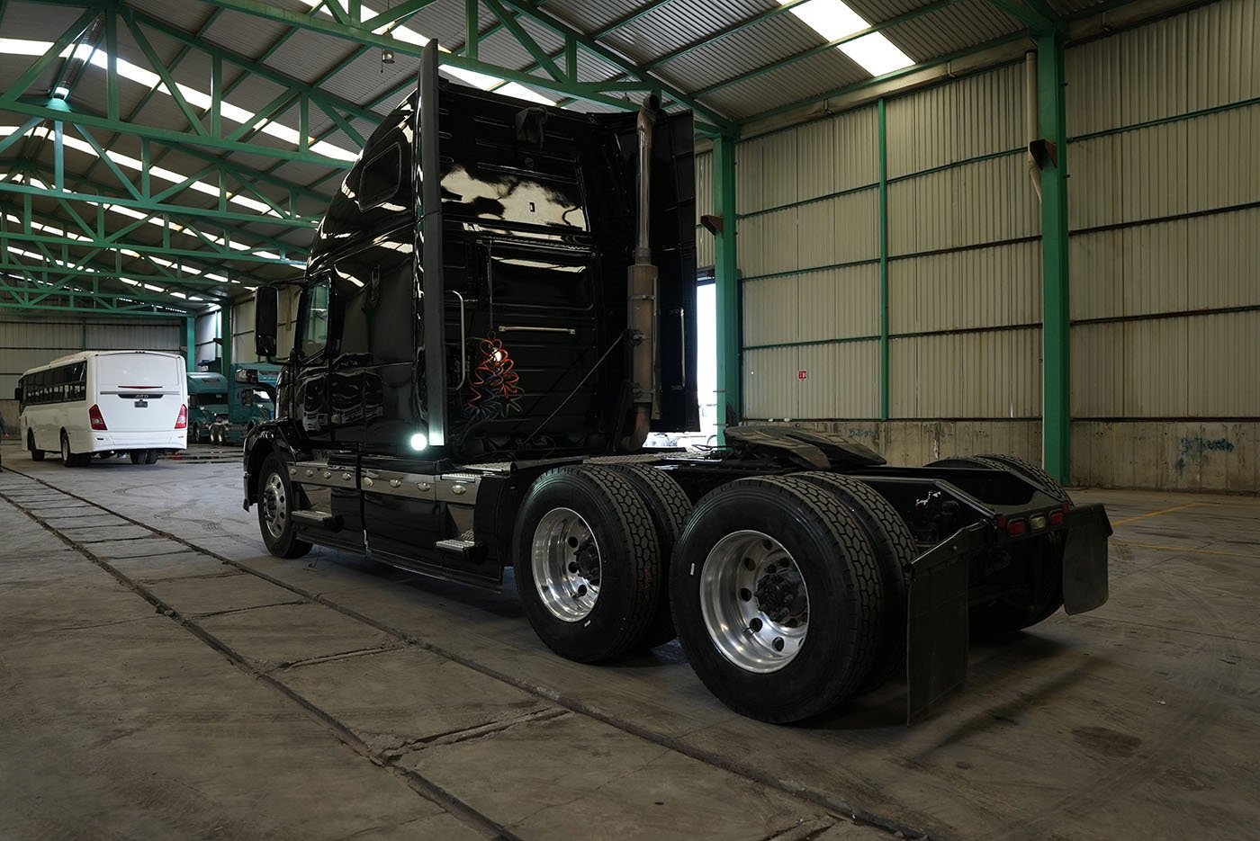 volvo,VNL64T-670,2015