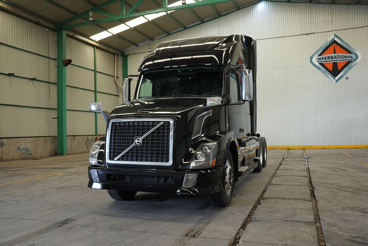 volvo,VNL64T-670,2015