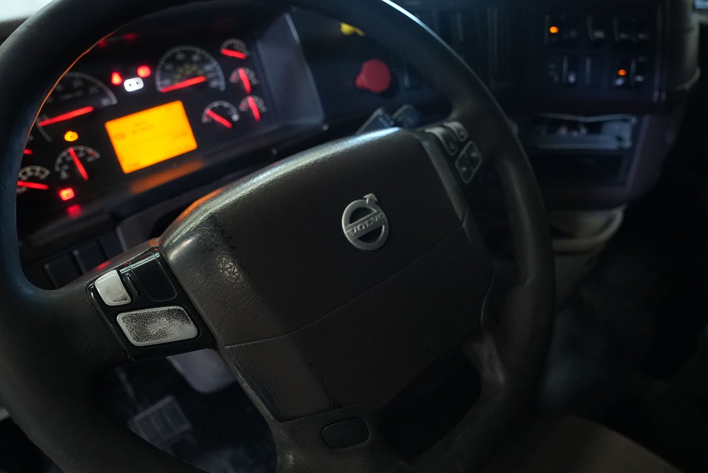 volvo,VNL64T-670,2015