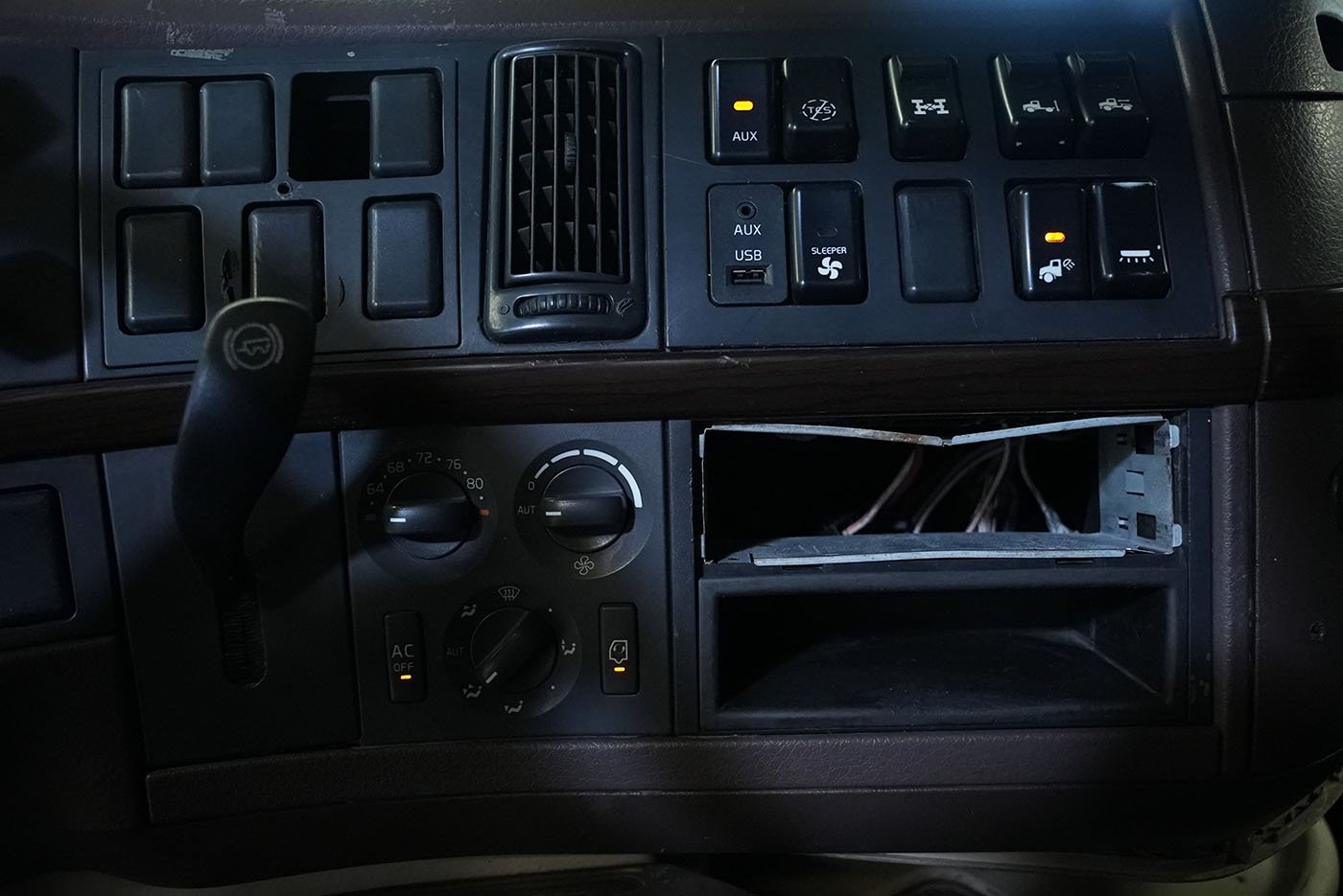 volvo,VNL64T-670,2015