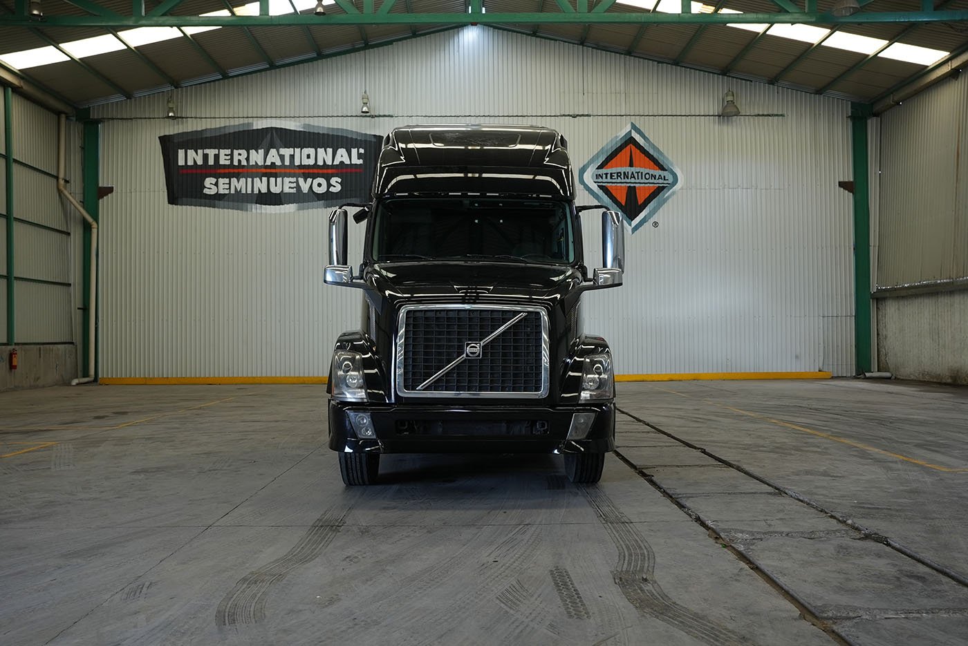 volvo,VNL64T-670,2015