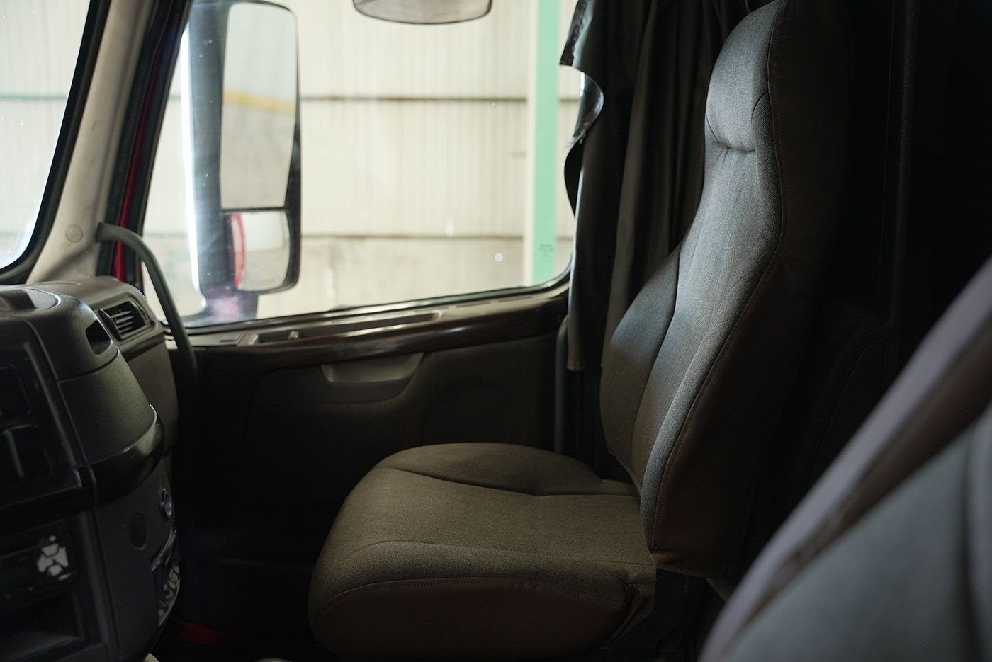 volvo,VNL64T-670,2015