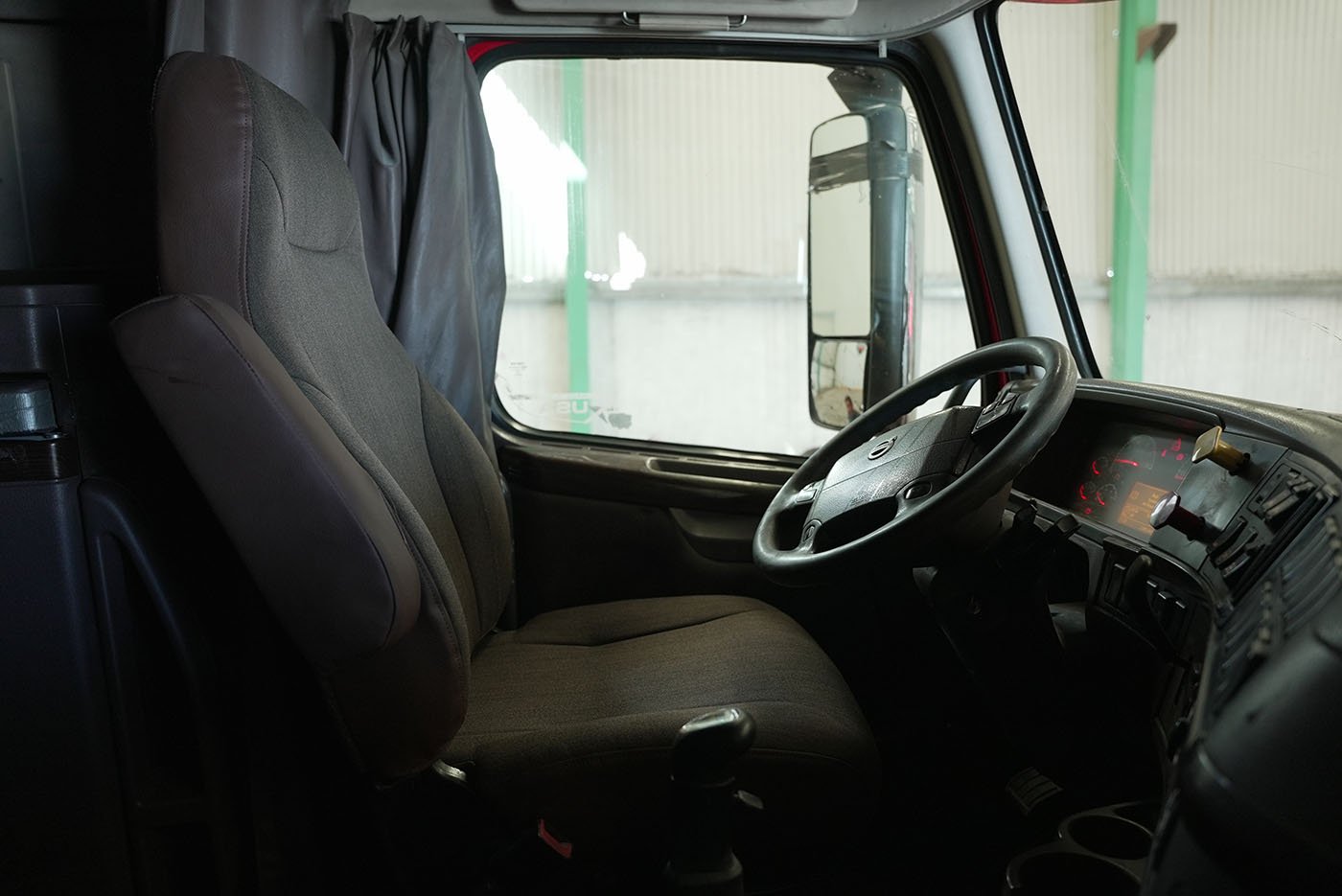 volvo,VNL64T-670,2015
