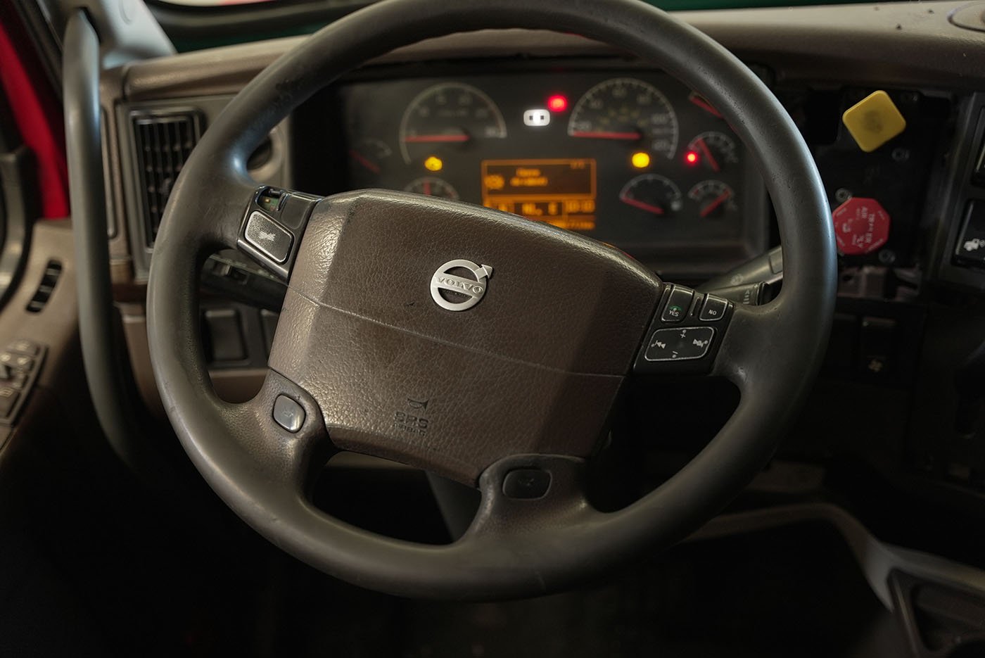 volvo,VNL64T-670,2015