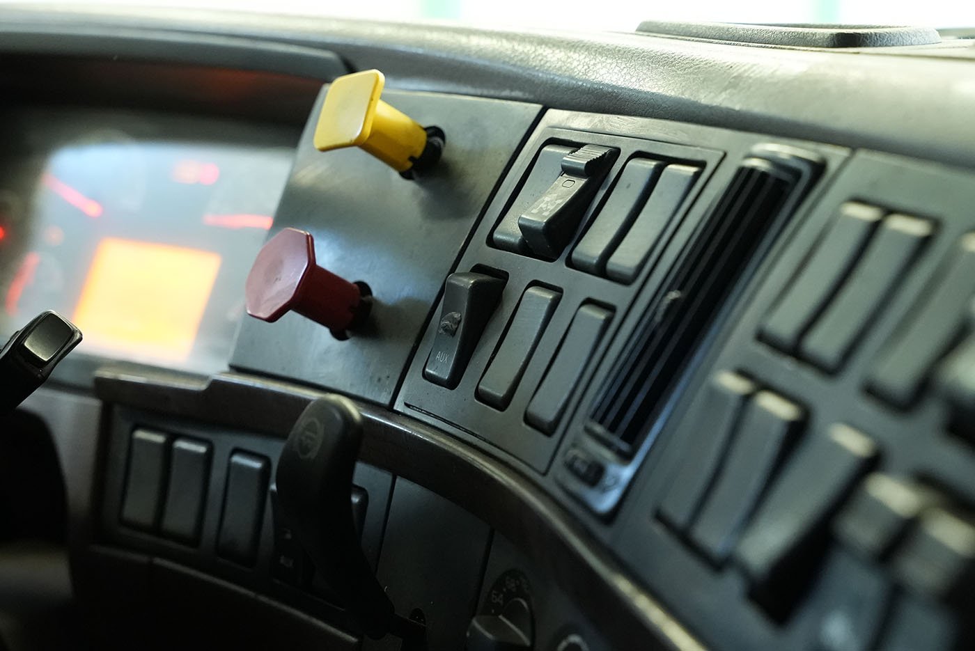 volvo,VNL64T-670,2015
