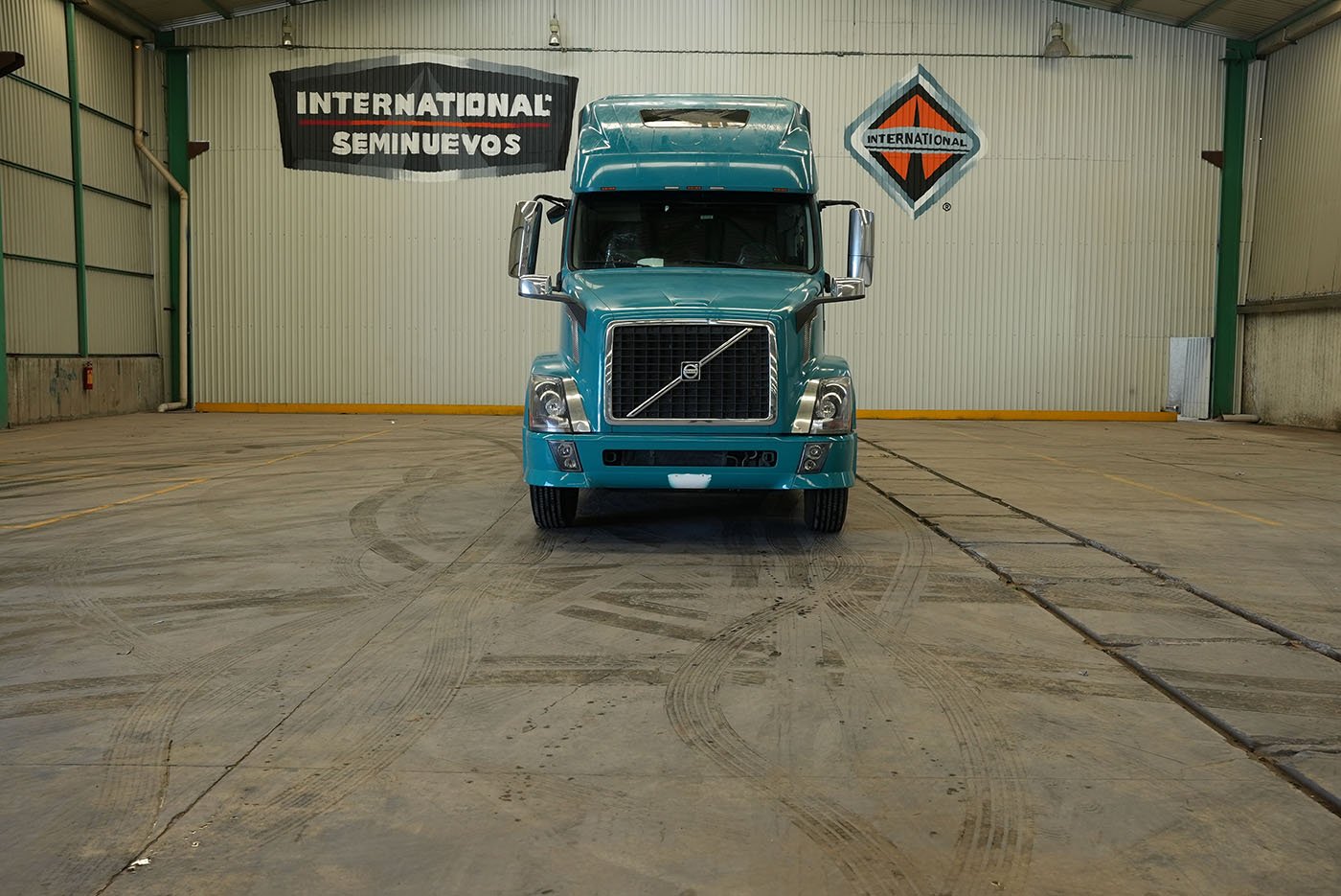 volvo,VNL64T-670,2015